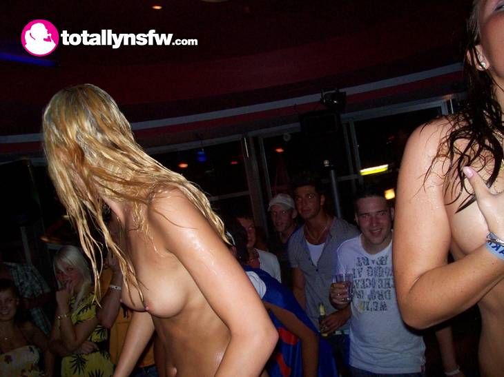 Частные фото секс вечеринки, и пьяные голые девушки готовые показать